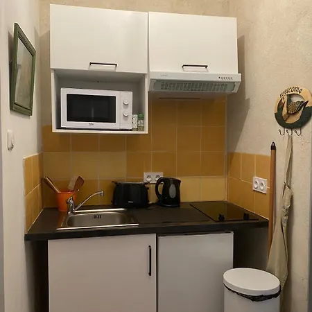 Petite Maison De Pays A La Campagne *